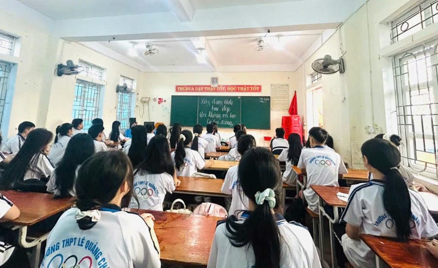 The Ha Tinh Department of Education and Training is focusing on overcoming the local shortage of teachers in the area. Photo: Tran Tuan