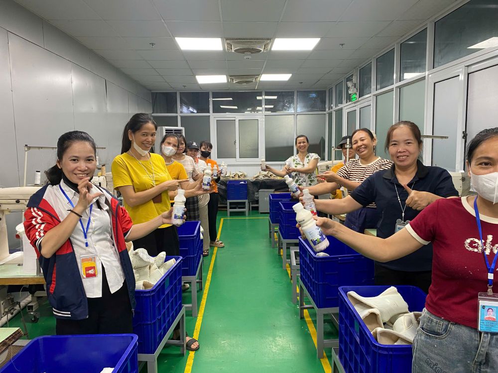 Workers excitedly receive bottles of cooling milk. Photo: Provided by Venus Company Trade Union