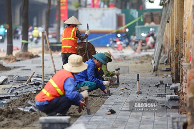 Hanoi minimizes the situation of repeated digging on sidewalks. Photo: Vinh Hoang