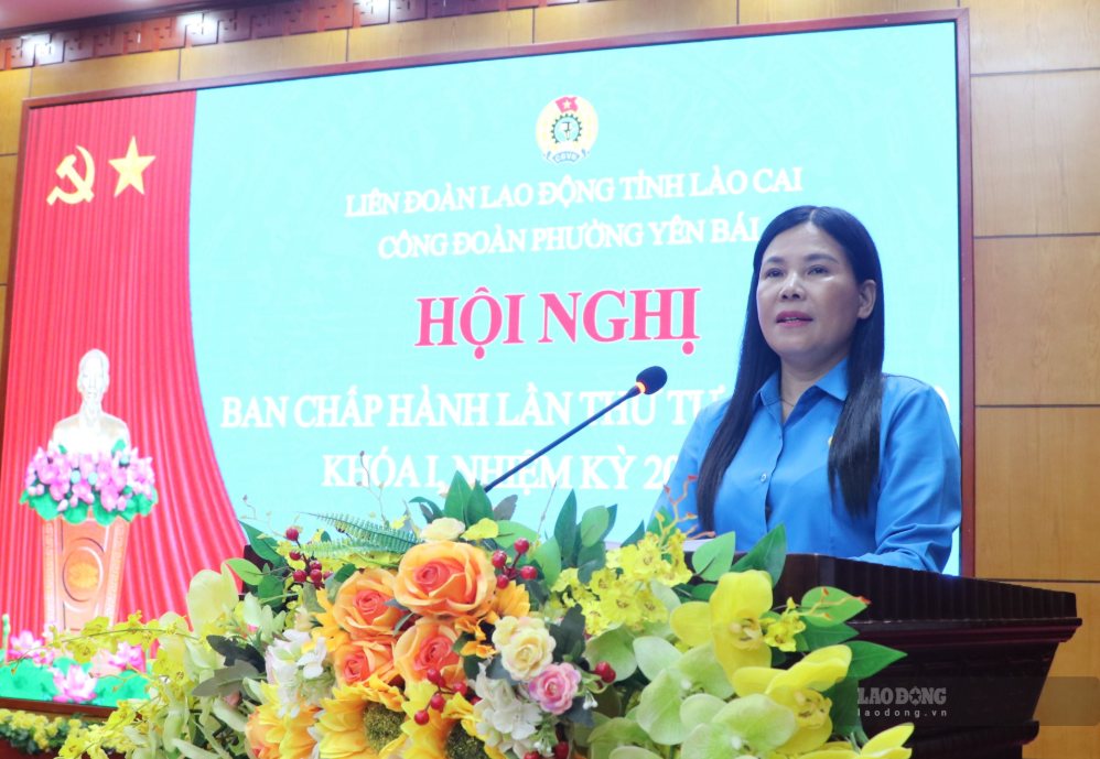 Chủ tịch LĐLĐ tỉnh Lào Cai Nguyễn Thị Bích Nhiệm phát biểu tại buổi lễ. Ảnh: Mạnh Hùng