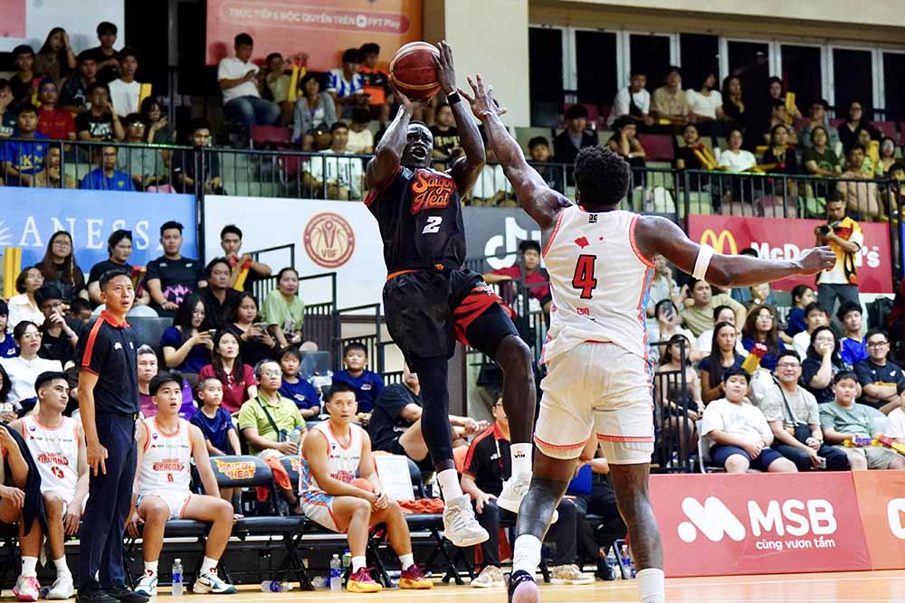 사이공 히트는 다낭 드래곤스를 77-65로 꺾고 VBA 2026 선두 그룹을 계속 추격하고 있습니다. 사진: VBA
