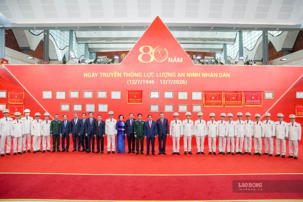 Tổng Bí thư, Chủ tịch nước Tô Lâm cùng các lãnh đạo, nguyên lãnh đạo Đảng, Nhà nước tại lễ kỷ niệm. Ảnh: Đình Hải