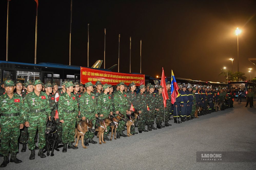 Các lực lượng tham gia cứu hộ, cứu nạn về nước an toàn