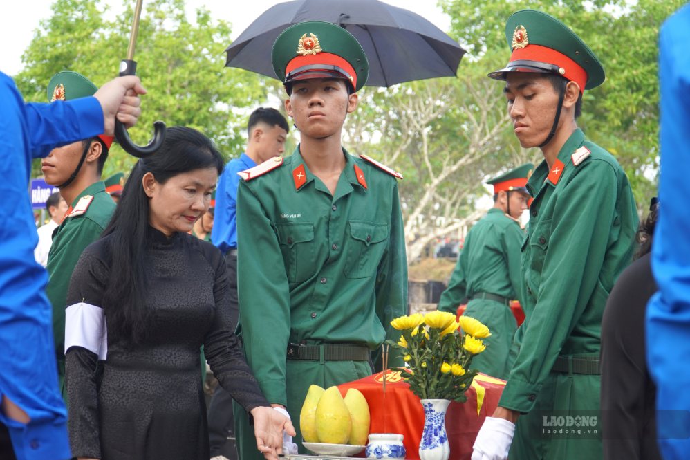 Bà Tôn Ngọc Hạnh, Ủy viên Trung ương Đảng, Phó Bí thư Thường trực Thành ủy, Chủ tịch HĐND TP
