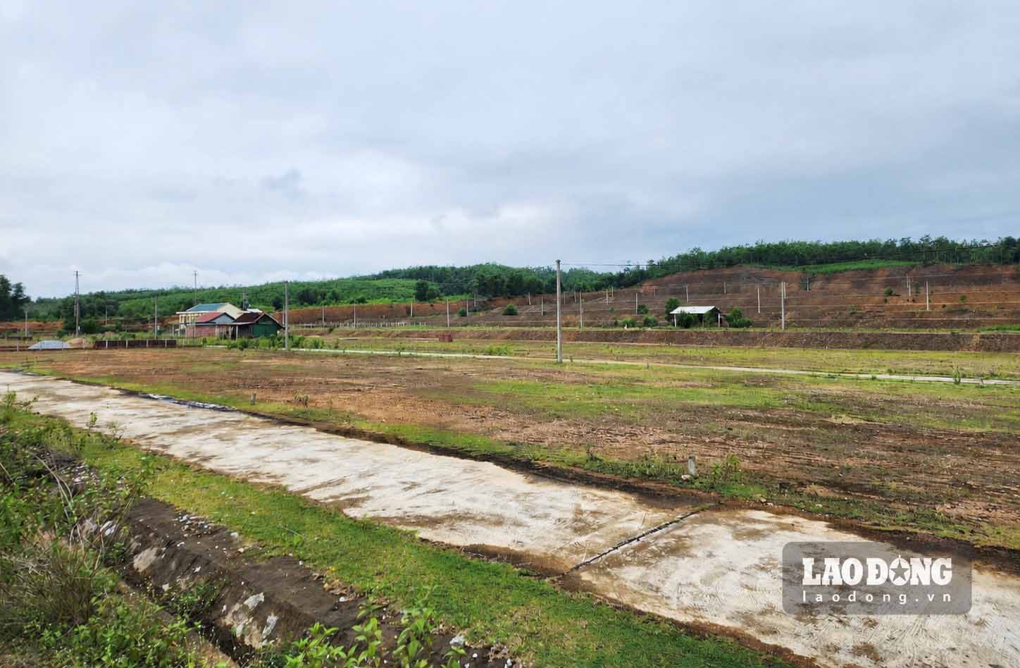 Khu tái định cư chống ngập lũ ở xã Hà Linh sau hơn 4 năm hoàn thành vẫn chưa có người dân đến ở. Ảnh: Trần Tuấn