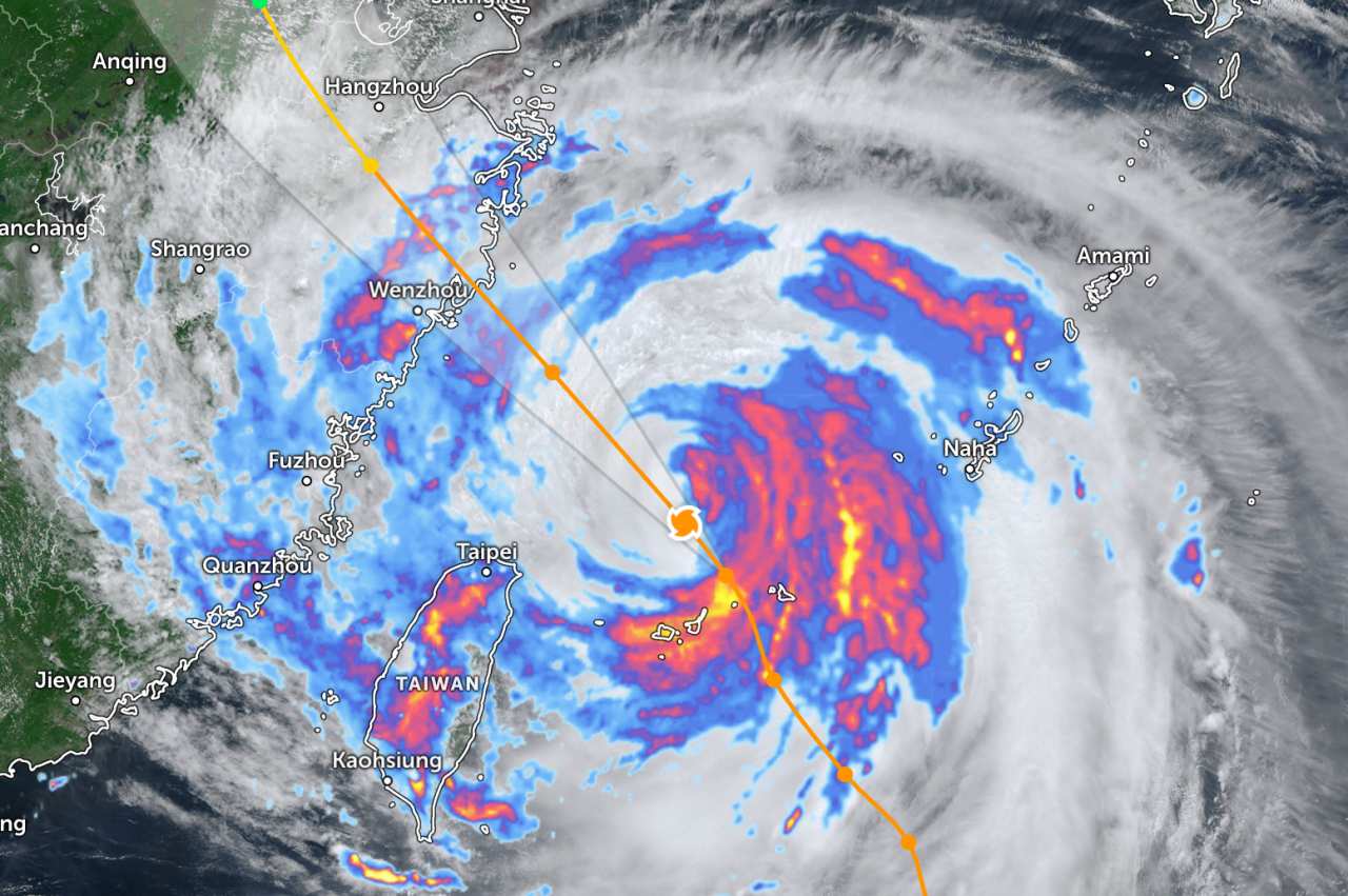 台風バービーは、今後18時間以内に陸地に上陸する前に勢力を増します。写真:JTWC