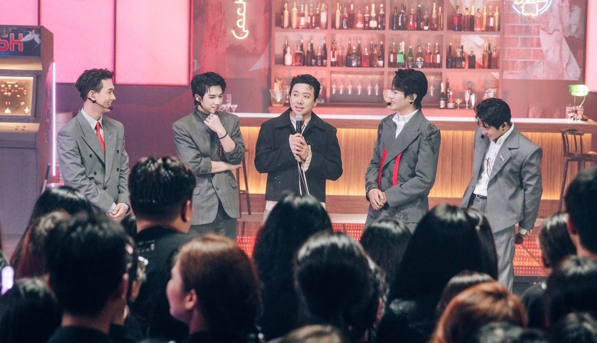 Các anh trai trong Tinh hà say hi. Ảnh: Nhà sản xuất show.