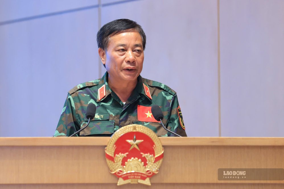 Thiếu tướng Phạm Văn Tỵ phát biểu. Ảnh: Hải Nguyễn