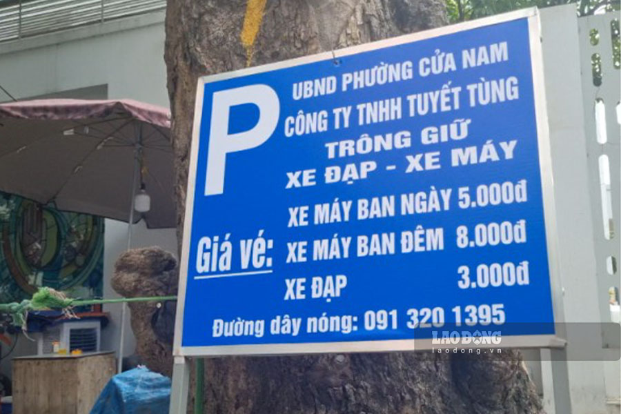 Giá vé niêm yết tại điểm trông giữ xe, tuy nhiên khách luôn phải trả gấp đôi. Ảnh: Thế Kỷ