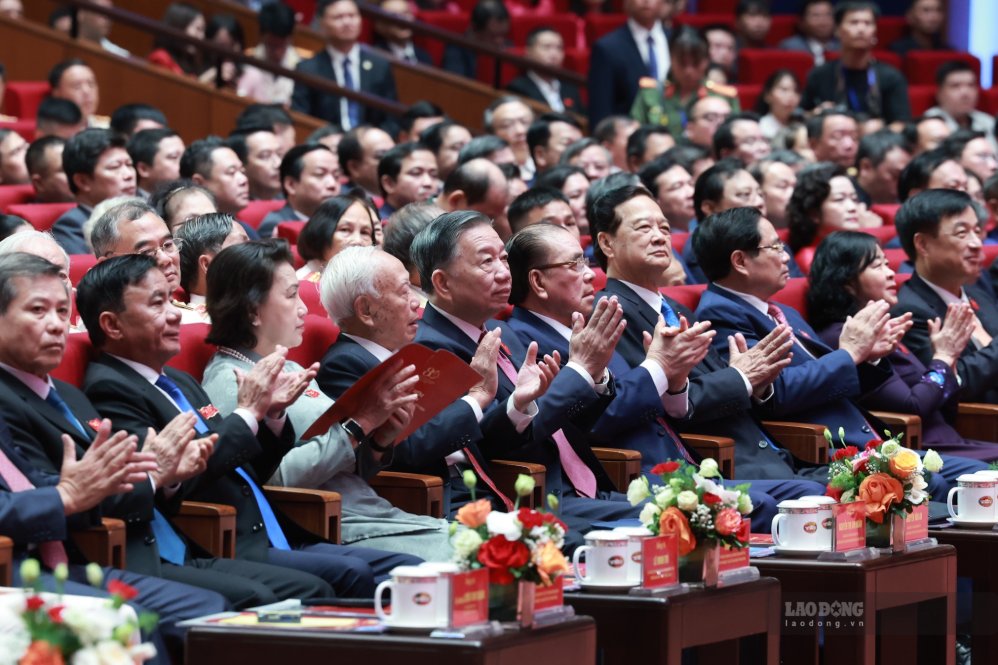 Tổng Bí thư, Chủ tịch nước Tô Lâm cùng các lãnh đạo, nguyên lãnh đạo Đảng, Nhà nước dự Lễ kỷ niệm 80 năm Ngày truyền thống lực lượng An ninh nhân dân. Ảnh: Hải Nguyễn