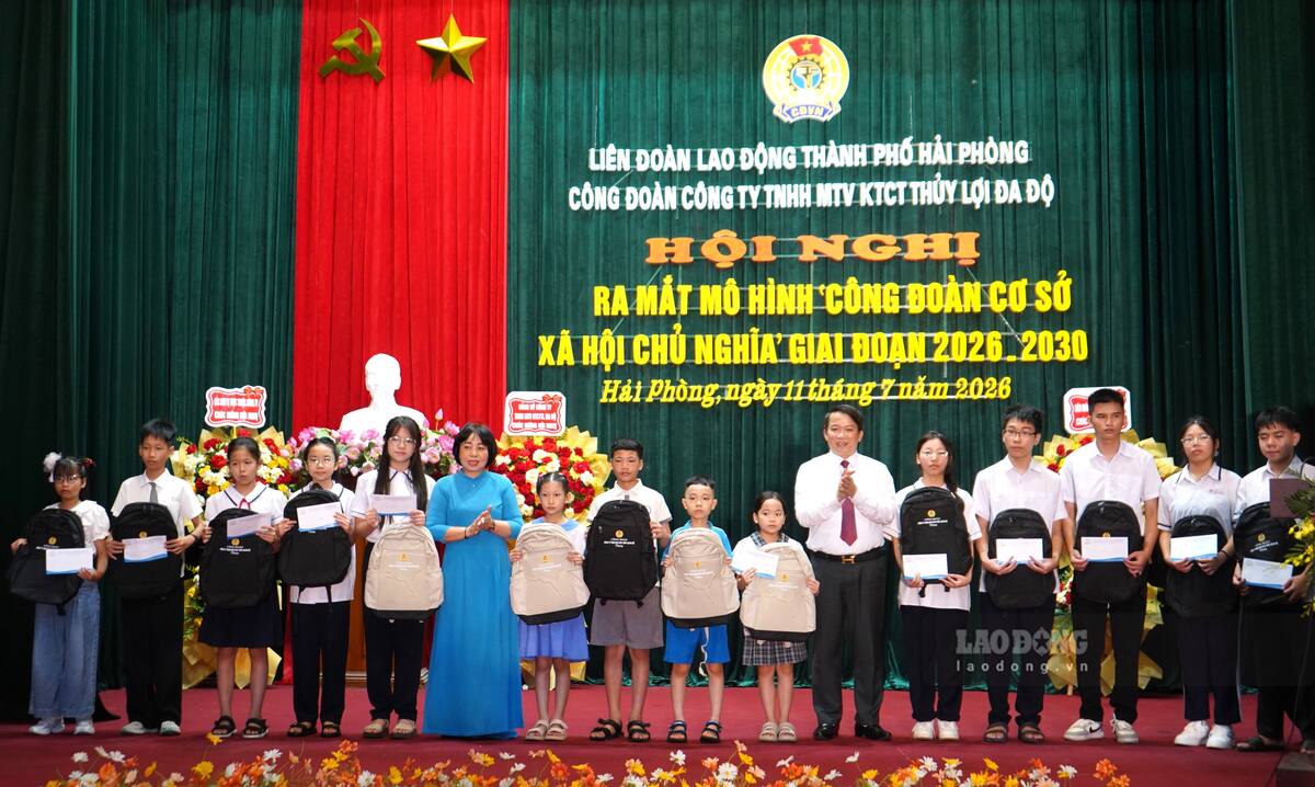Công đoàn khen Ảnh: Mai Dung