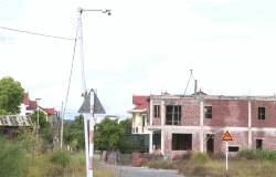 Residential area infrastructure is not synchronized, people's lives face many difficulties. Photo: Thanh Trung