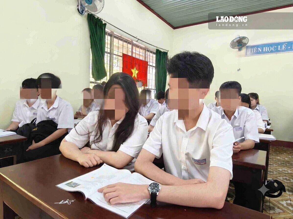 Leaders of Dak Lak province requested relevant units to definitively resolve the overtime teaching debt for teachers in the area. Photo: Bao Trung