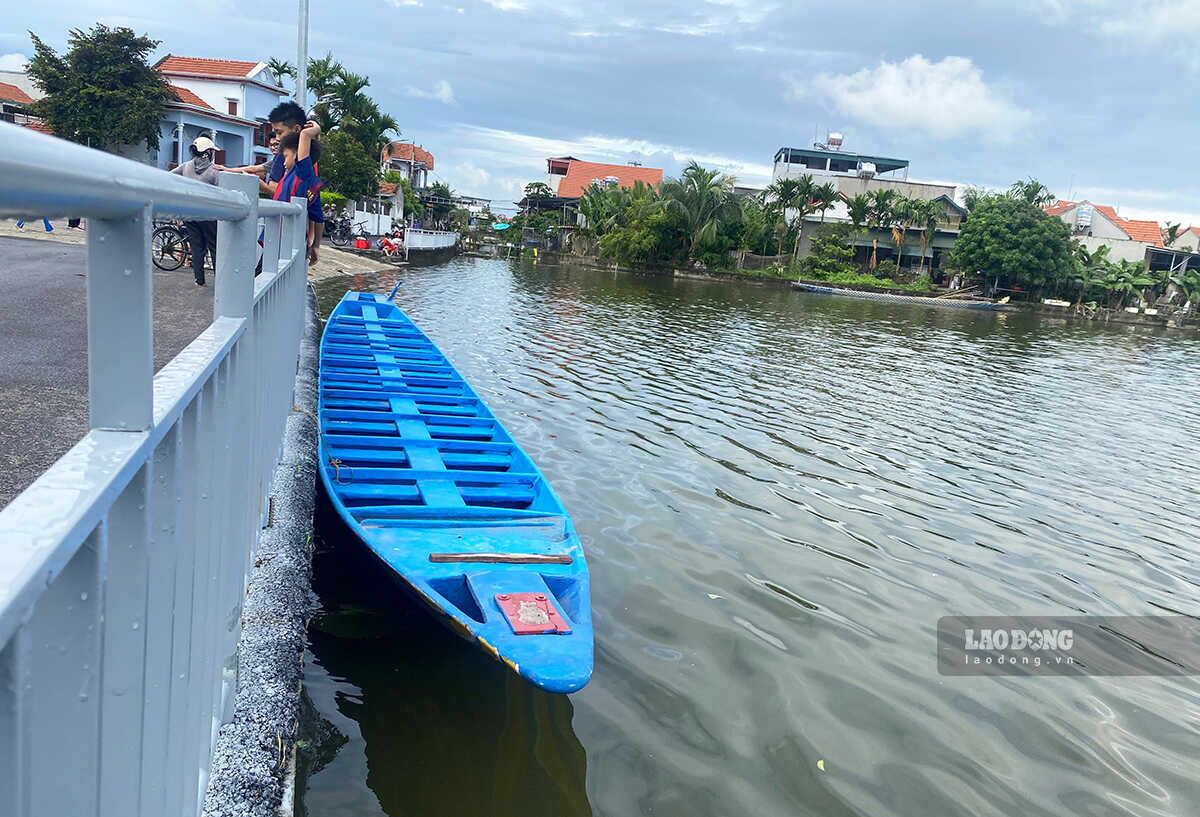 Ngoài ra, trong phần hội còn sôi động với hội thi bơi chải truyền thống (bơi sào, bơi dầm), hát chèo sân đình và nhiều hoạt động dân gian đặc sắc, đậm đà bản sắc vùng cửa sông Bạch Đằng. Những ngày này khi lễ hội cận kề, những con thuyền đã sẵn sàng bước bước vào hội thi.