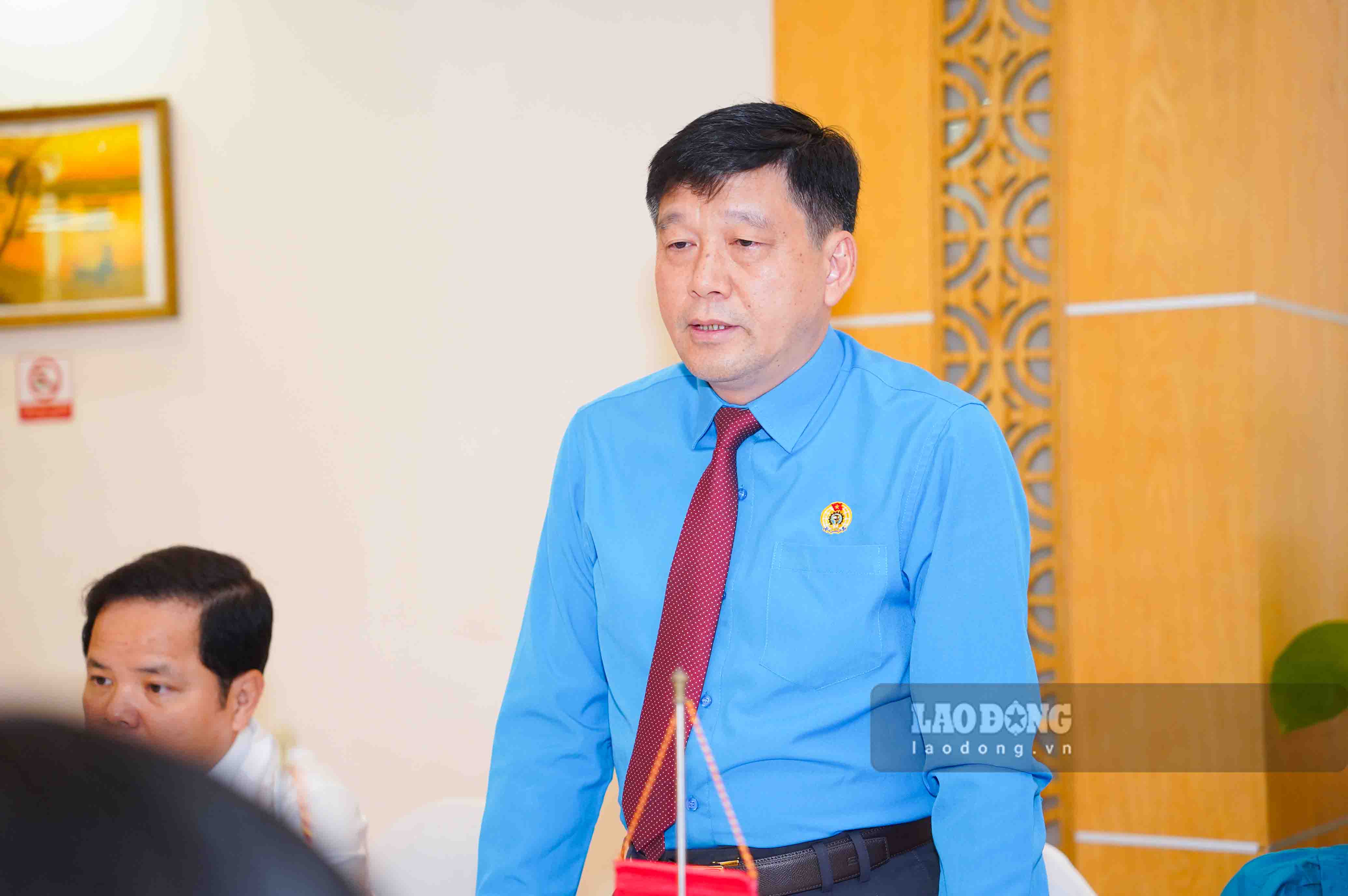 Ông Kha Văn Tám - Chủ tịch Liên đoàn Lao động tỉnh Nghệ An phát biểu tại chương trình. Ảnh: Duy Chương