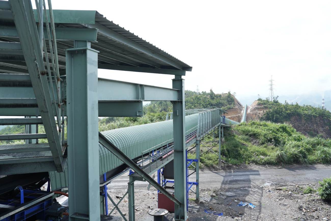 Nui Beo - Ha Tu - Processing Center - Khanh village coal transportation belt system of TKV. Photo: TKV Media