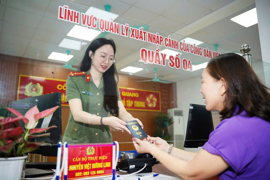 La police de la province de Tuyen Quang a déterminé que la transformation numérique est un moteur important pour moderniser l'administration, assurer la sécurité nationale et mieux servir le peuple. Photo: Portail d'information électronique de la police de la province de Tuyen Quang