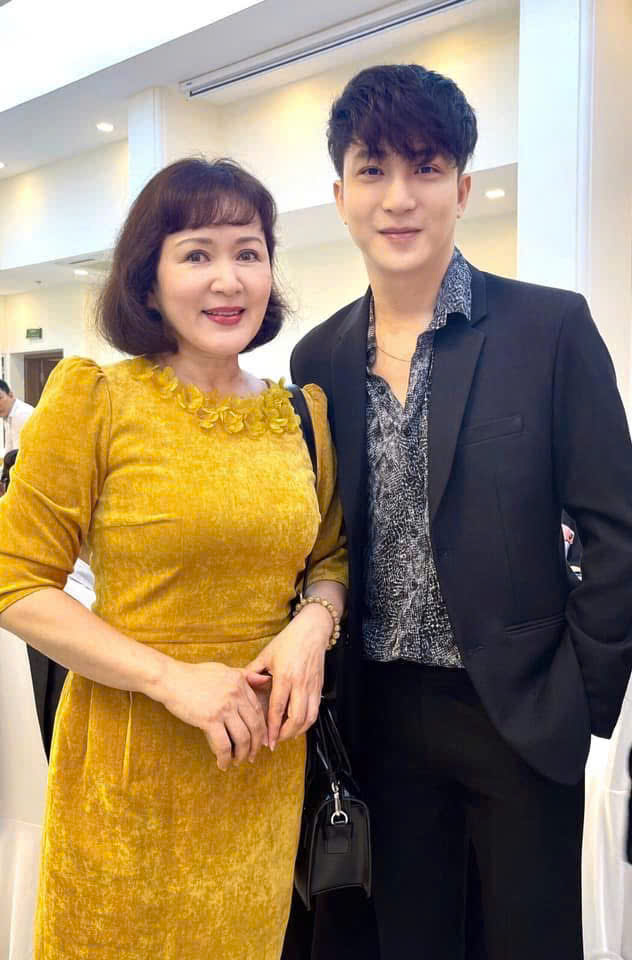 Nam diễn viên B Trần là cháu họ của NSND Minh Hòa. Ảnh: NVCC