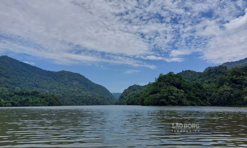 Suspension temporaire des activités de divertissement et de loisirs sur l'eau du lac Ba Bể. Photo: Việt Bắc