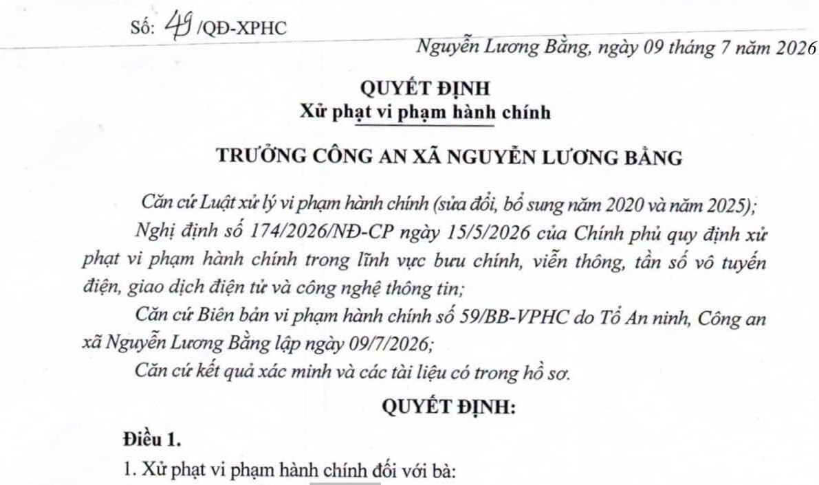 Quyết định xử phạt nữ công nhân chia sẻ thông tin sai sự thật trên mạng xã hội. Ảnh chụp quyết định