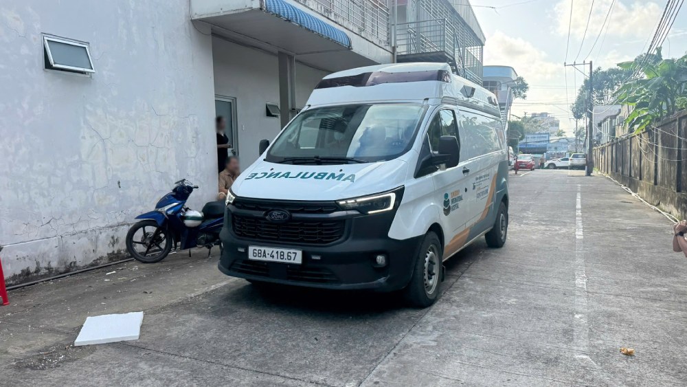 21 người vụ lật ca nô đang được cứu chữa, chăm sóc y tế. Ảnh: Hoàng Dung