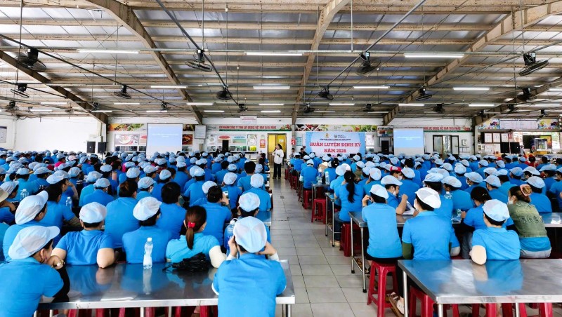 Disseminating advocacy policies to more than 5,000 Sedo Vinako union members, workers, and laborers. Photo: Duy Xuyen Trade Union provided