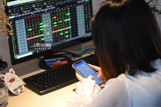 Investors are recommended to prioritize leading stocks during the adjustment period. Photo: Le Toan