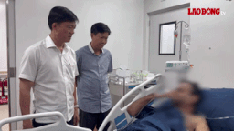 Leaders of Phu Quoc special zone visit victims of canoe capsizing.