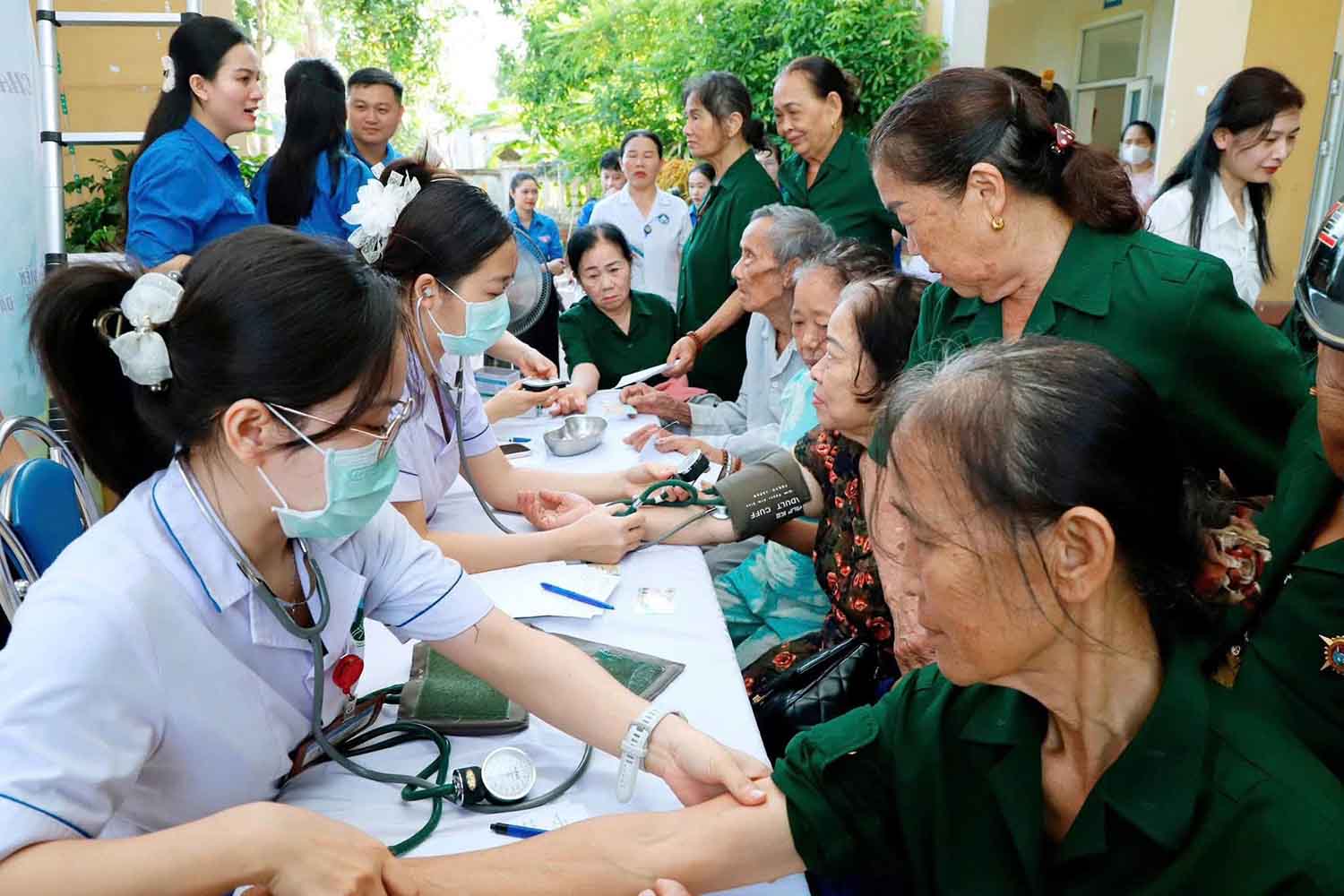 Các cấp bộ đoàn Hà Tĩnh tổ chức khám, cấp phát thuốc miễn phí cho cựu TNXP. Ảnh: Tỉnh đoàn Hà Tĩnh