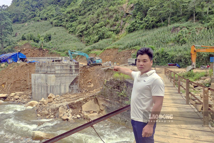 Cây cầu mới đang dần hình thành. Ảnh: Đinh Đại