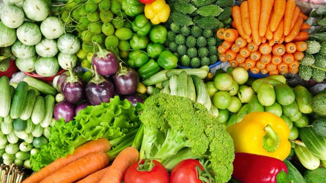 Doctors advise people with high uric acid to prioritize foods such as green vegetables and fresh fruits. Graphic photo: Huong Son/ Did you use AI