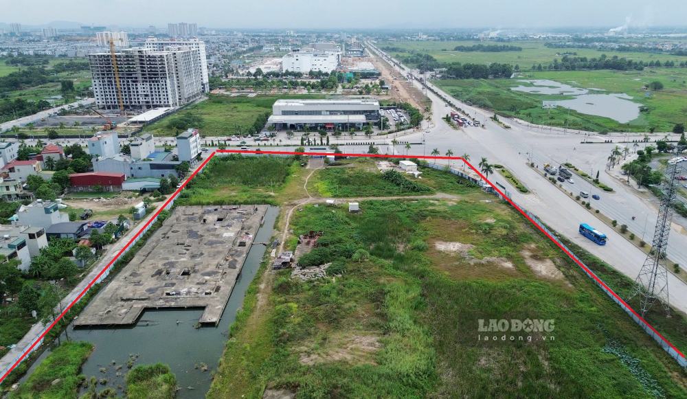 Close-up of a social housing project abandoned for more than a decade. Photo: Quach Du