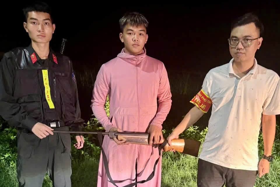 Trong số các nhóm thanh thiếu niên gây rối có trường hợp mang theo cả súng hơi và đạn. Ảnh: Công an tỉnh Phú Thọ