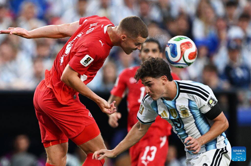 Argentina faces many difficulties against Switzerland's disciplined defense. Photo: Xinhua