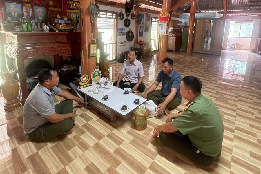 Meritorious artisan, shaman Bui Van Lung is one of the prestigious people in Muong Bi commune (Phu Tho). Photo: Phu Tho Provincial Police e-Portal