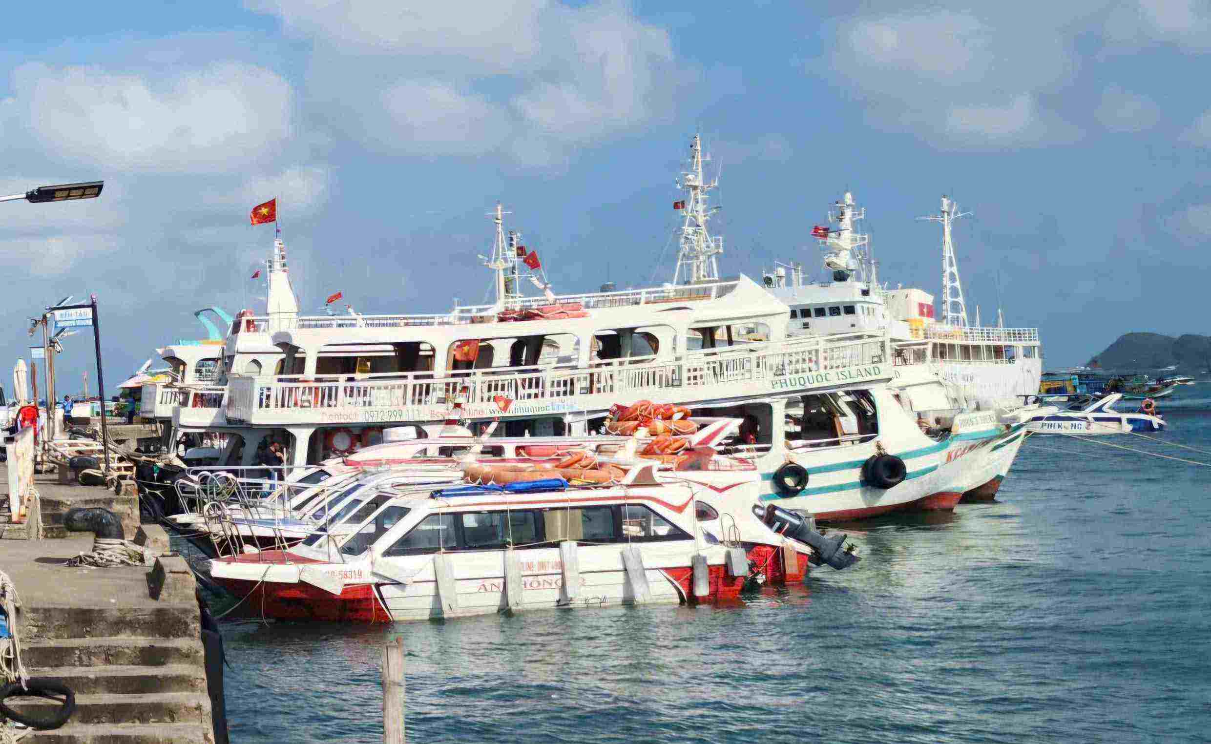 Passenger ships that do not meet safety conditions will not be allowed to depart. Photo: Ministry of Construction