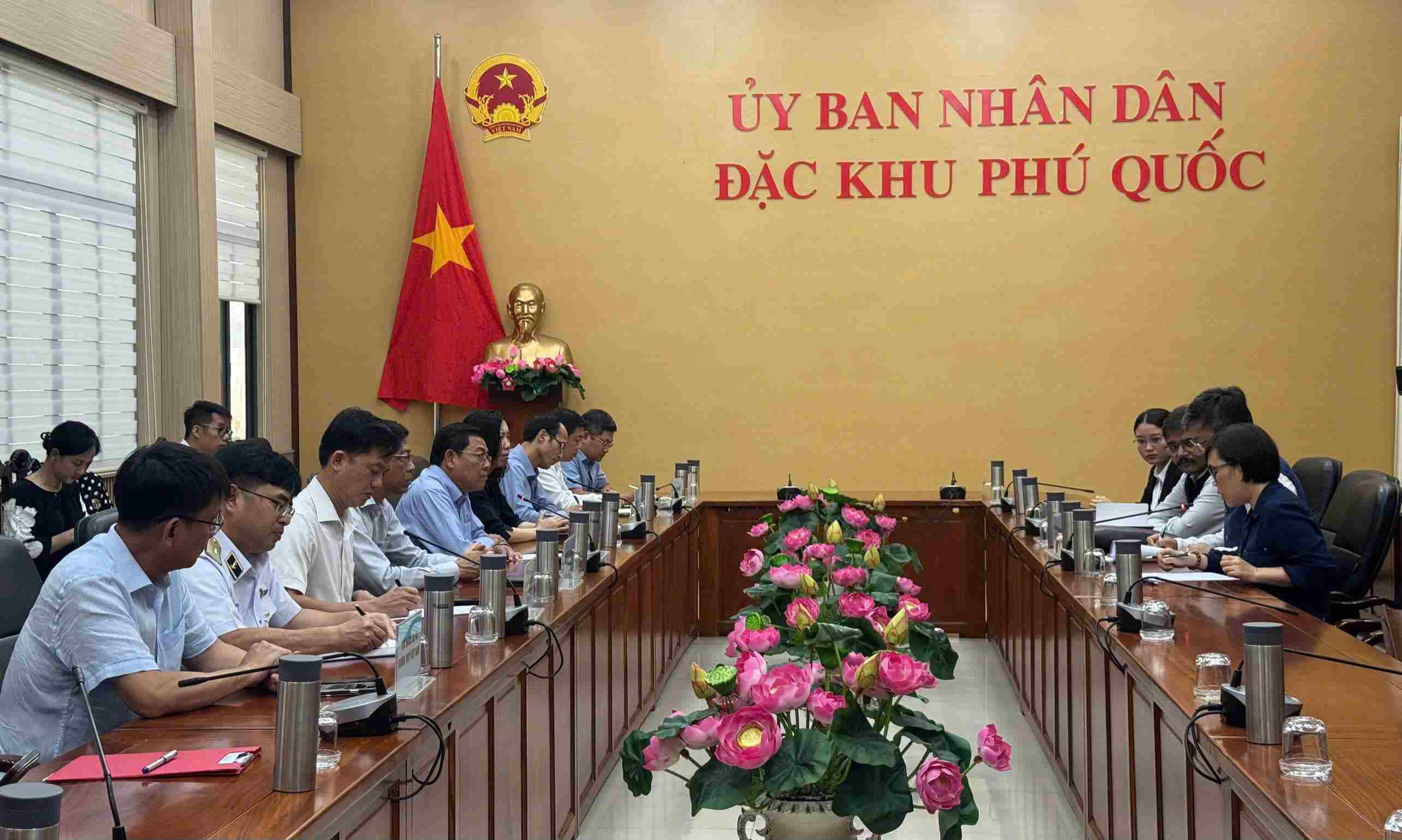 Toàn cảnh cuộc họp. Ảnh: Bộ Xây dựng