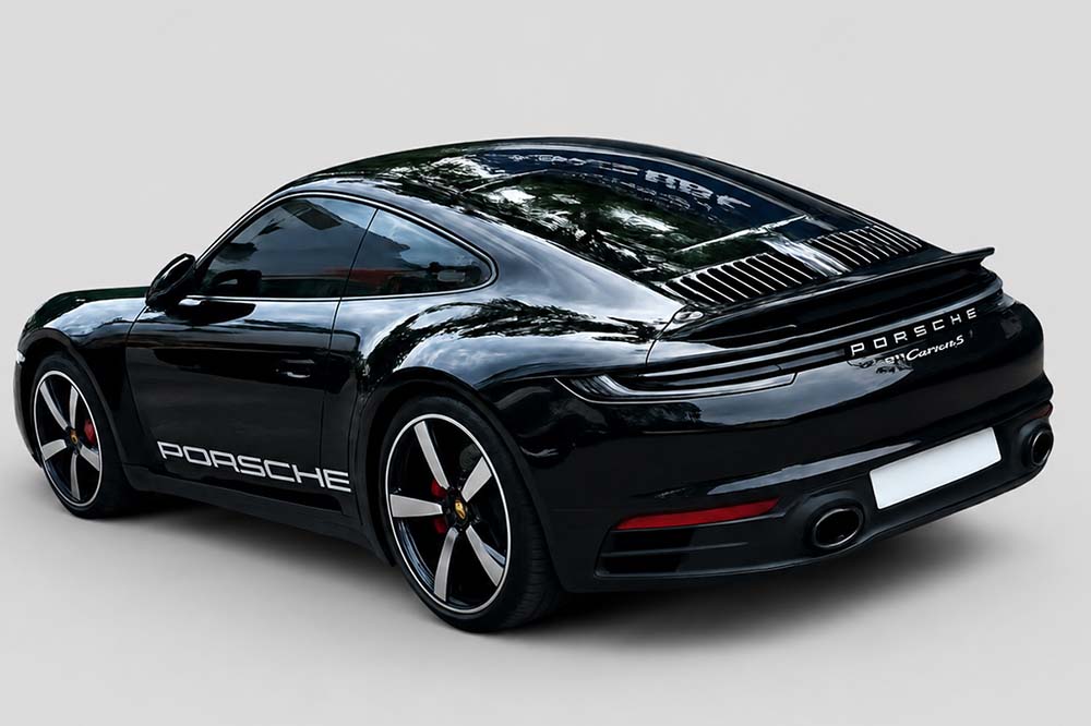 Porsche 911 Carrera S 992.1 generation is still chosen by many car enthusiasts in Vietnam thanks to its design and performance. Graphics: Thanh Vu / AI used