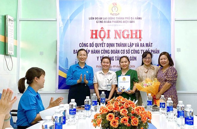 Công đoàn phường Điện Bàn, Đà Nẵng thành lập Công đoàn cơ sở Công ty Cổ phần Y tế Đồng Tâm Sài Gòn với 20 đoàn viên. Ảnh: Công đoàn Điện Bàn cung cấp