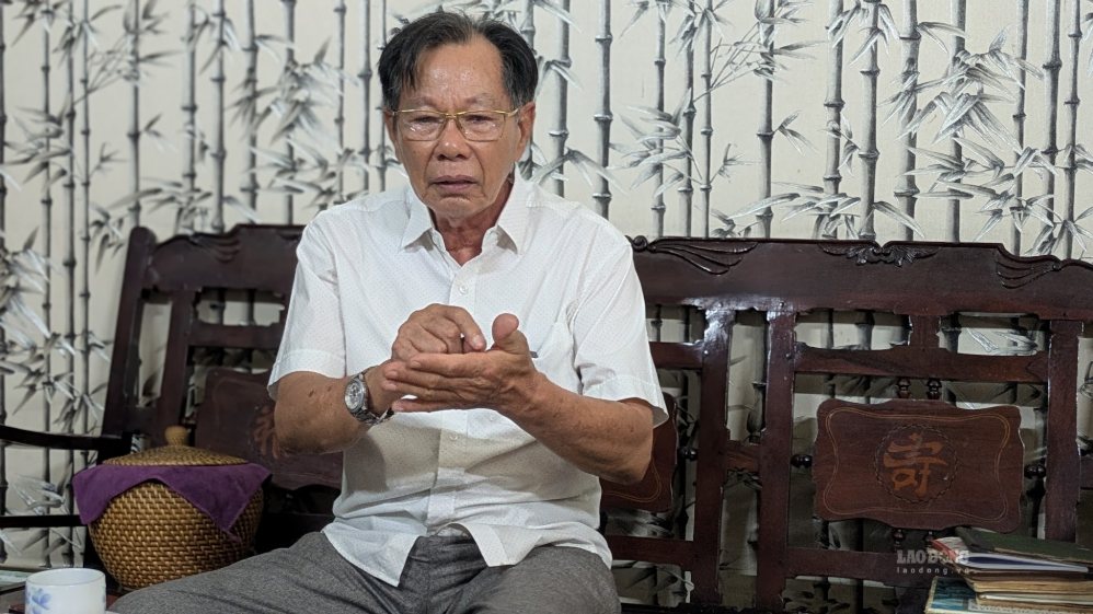 Bác sĩ Bản không kìm được nước mắt khi kể về những đồng đội đã hy sinh.