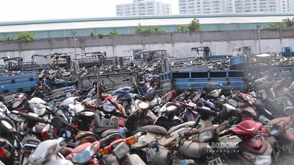 多くの違反バイクが没収されました。写真:アイン・トゥー