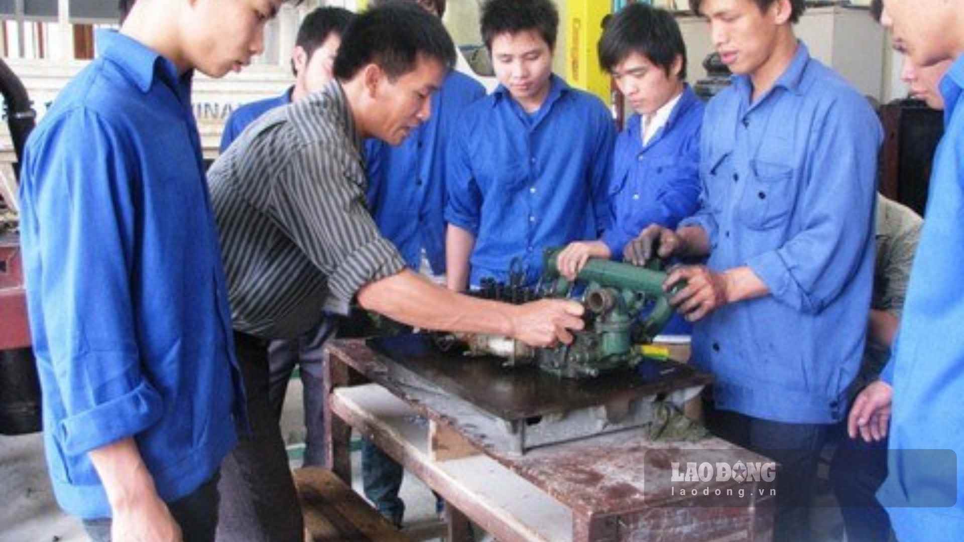 Teacher professional allowances are a content that many people are interested in. Photo: Hoa Le