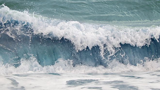 Big waves in tourist beach areas. Photo: NOAA