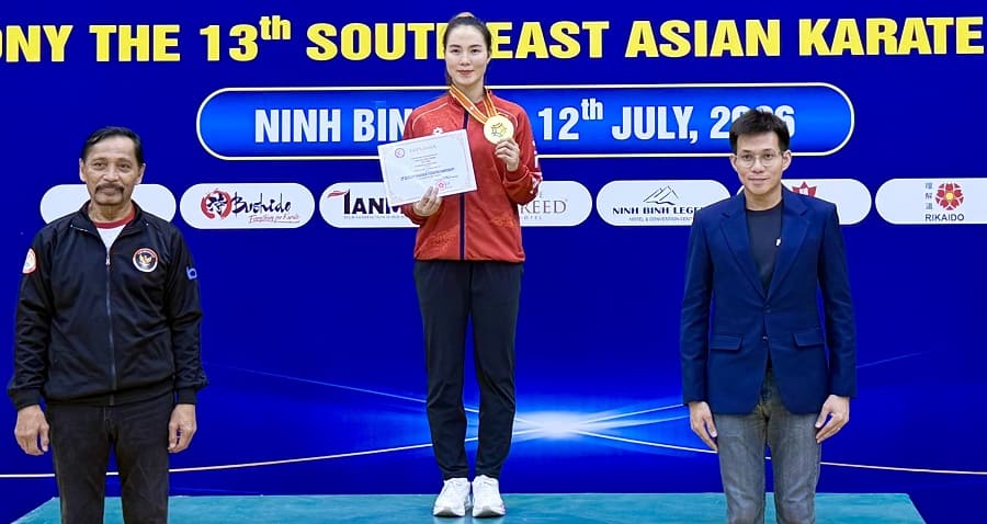 Martial artist Dinh Thi Huong wins gold medal at the 2026 Southeast Asian Karate Championships. Photo: Hoai Viet