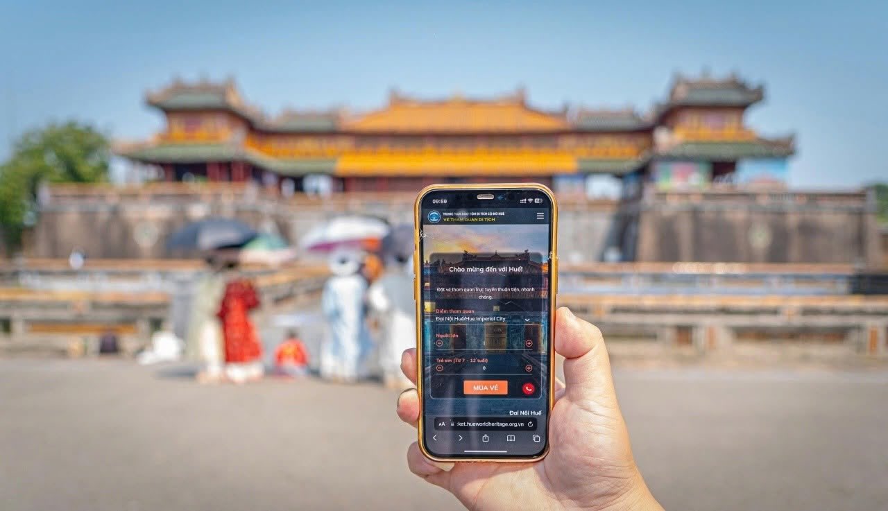 Tourists can buy tickets online to visit Hue Ancient Citadel relic. Photo: Hue Ancient Citadel Relic Preservation Center.