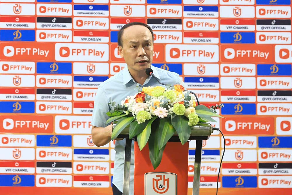 Tổng Thư kí VFF Nguyễn Văn Phú phát biểu. Ảnh: VFF