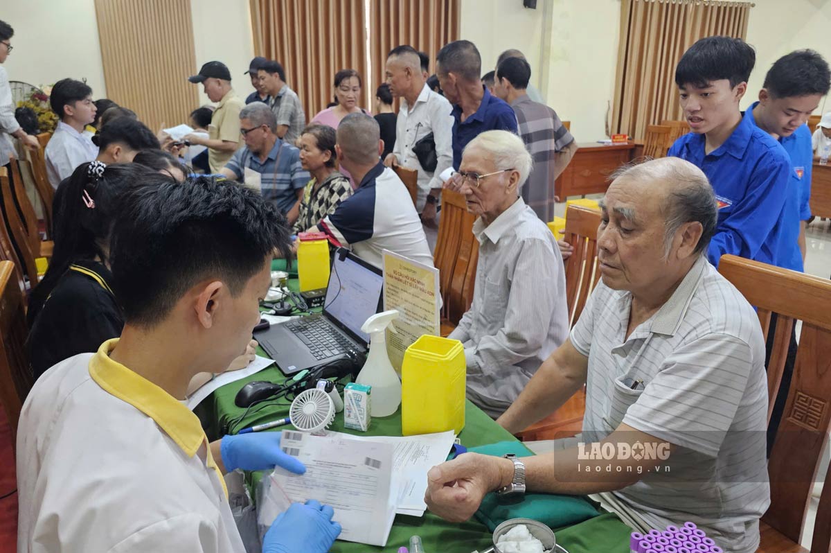 Nhờ sự chuẩn bị chu đáo của các địa phương và lực lượng Công an, công tác xác minh thông tin, đối chiếu nhân thân và thu nhận mẫu được triển khai nhanh gọn, chính xác, đúng quy trình. Ảnh: Đoàn Hưng