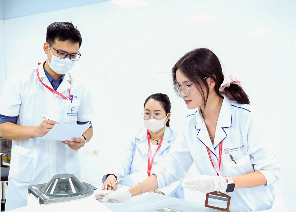 To enter Hanoi Medical University, candidates must achieve a floor score of 24 points. Photo: Hanoi Medical University