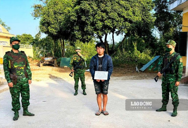 Một đối tượng phạm tội liên quan đến ma túy bị Bộ đội Biên phòng tỉnh Lâm Đồng bắt giữ. Ảnh: Phúc Khánh 