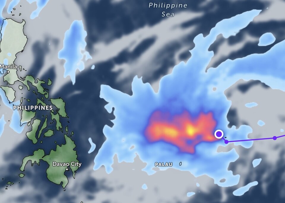 Low pressure near the Philippines on the morning of July 13. Photo: Zoom Earth